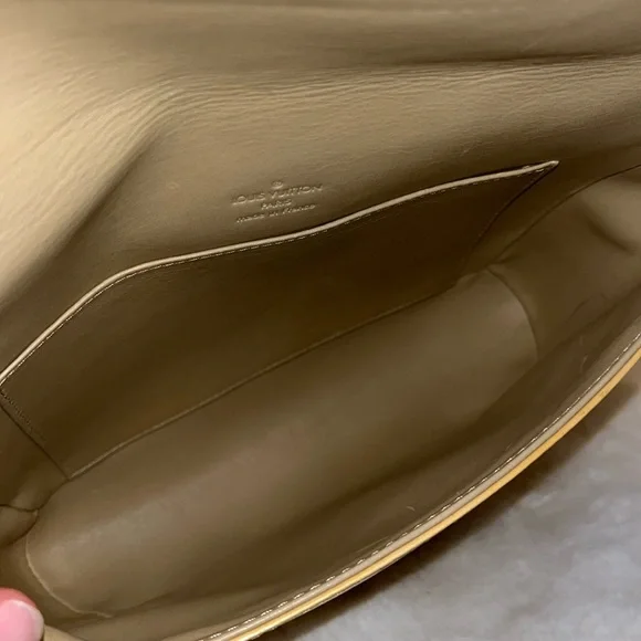 💛Authentic like new -Louis Vuitton💛 Thompson Street Vernis Shoulder Bag - Picture 14 of 17